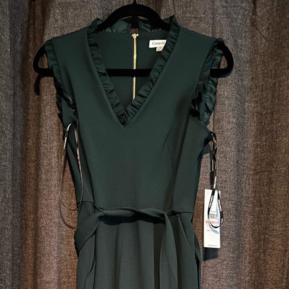 Calvin Klein , size 10, green jumpsuit NWT, ruffled vneck pant suit